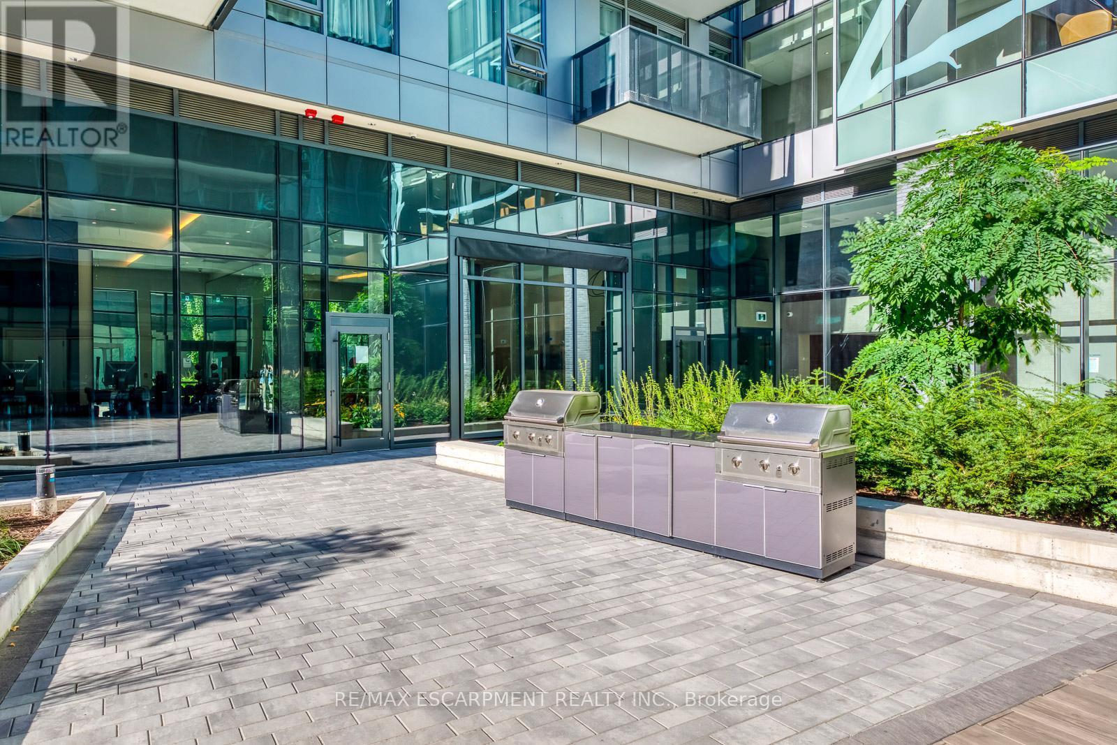 112 - 2450 Old Bronte Road, Oakville, ON - Outdoor