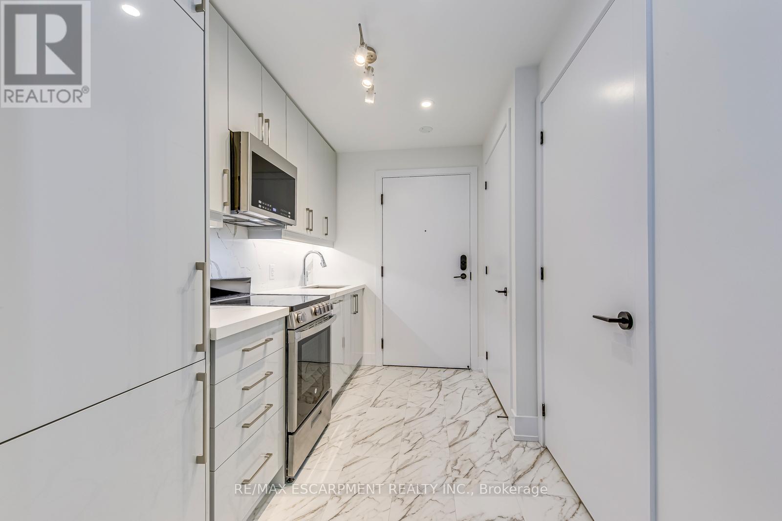 112 - 2450 Old Bronte Road, Oakville, ON - Indoor Photo Showing Kitchen
