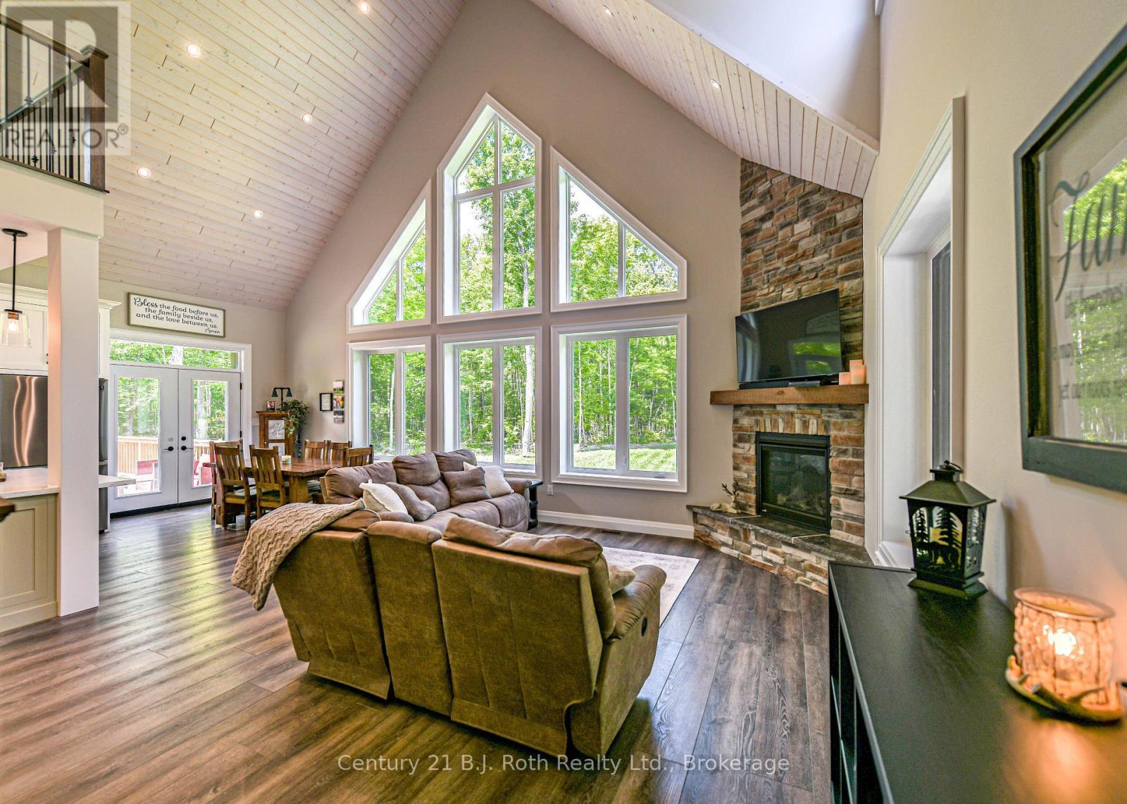 3082 Fairgrounds Road, Severn, ON - Indoor Photo Showing Living Room With Fireplace