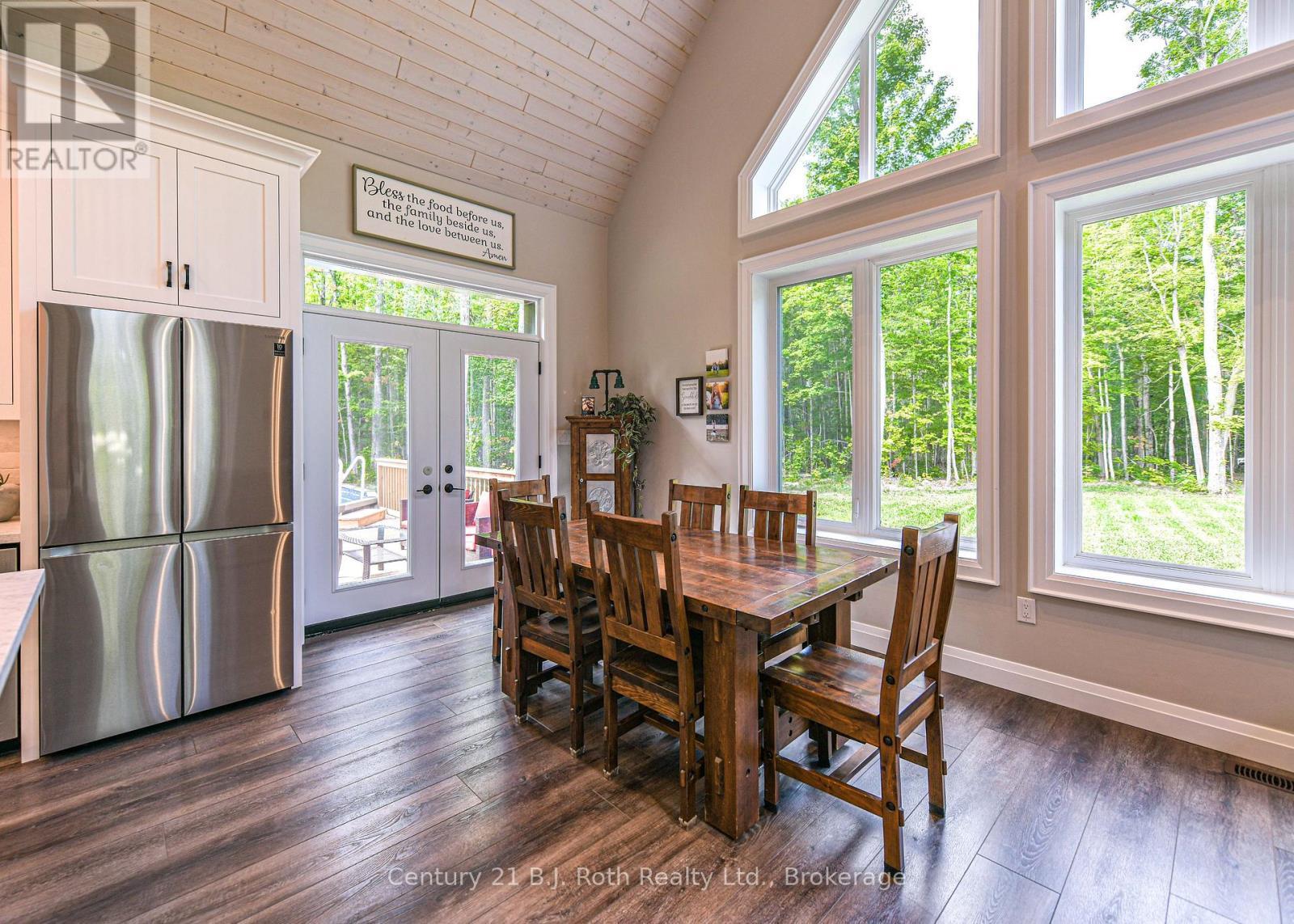 3082 Fairgrounds Road, Severn, ON - Indoor Photo Showing Dining Room