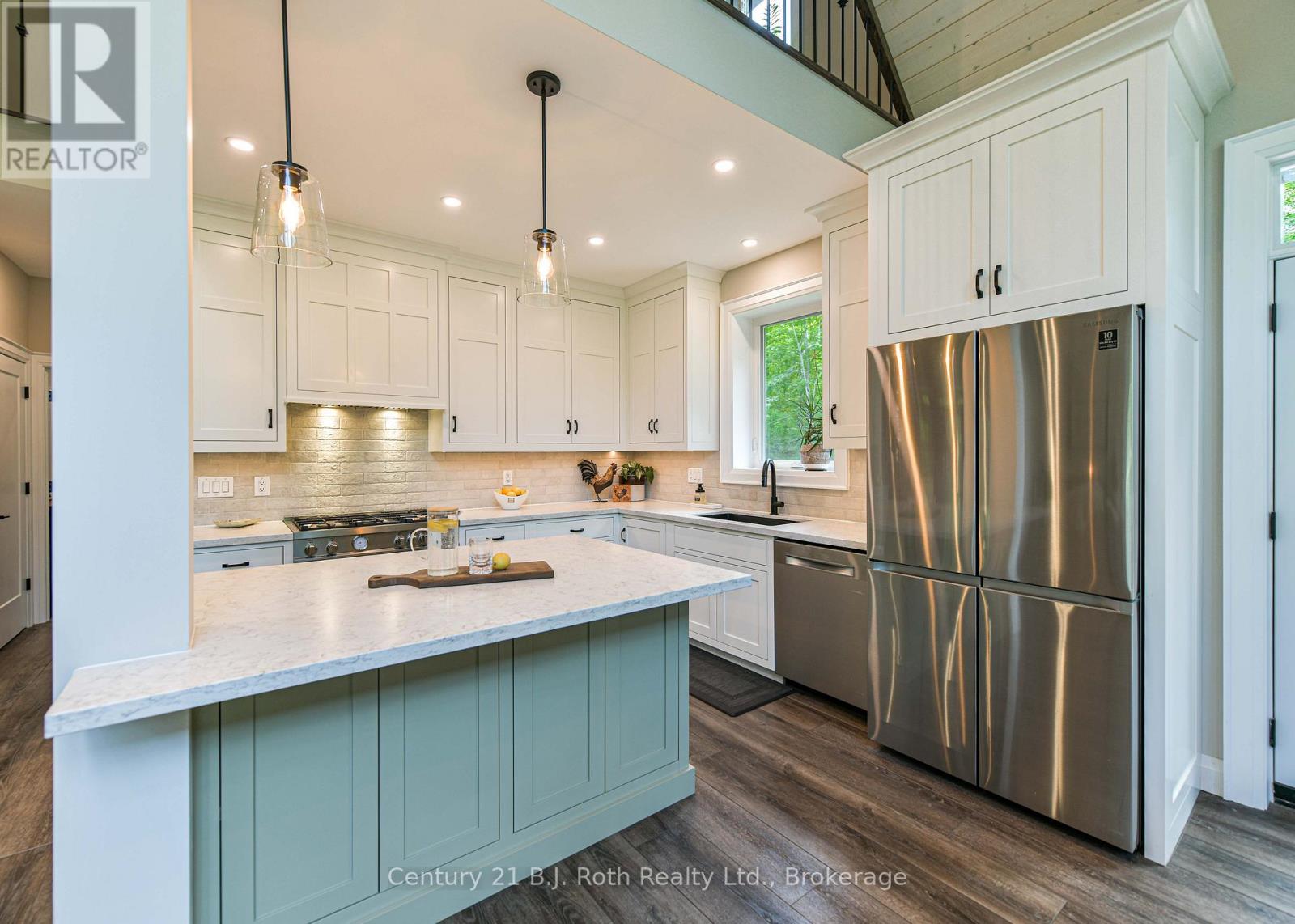 3082 Fairgrounds Road, Severn, ON - Indoor Photo Showing Kitchen With Upgraded Kitchen