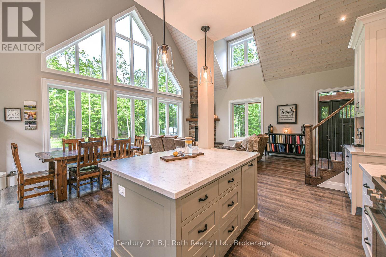 3082 Fairgrounds Road, Severn, ON - Indoor