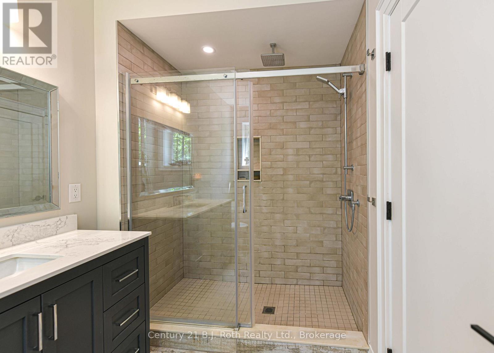 3082 Fairgrounds Road, Severn, ON - Indoor Photo Showing Bathroom