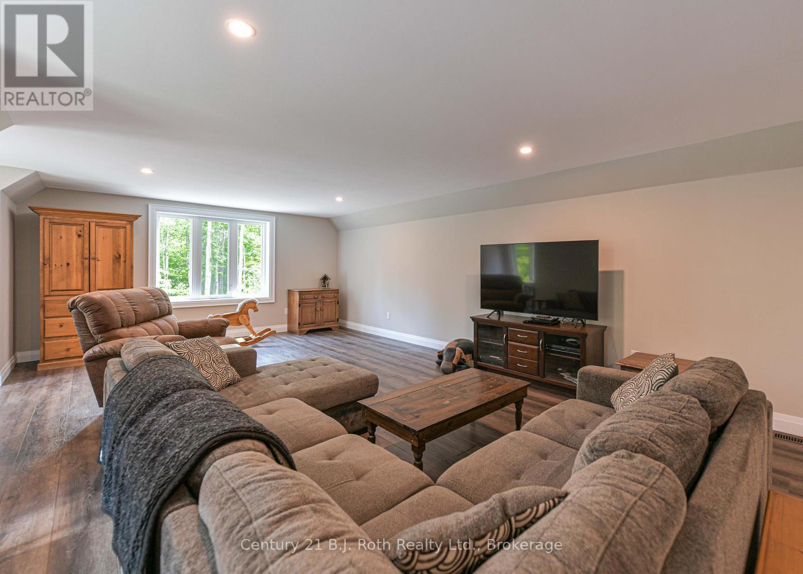 Family rm. above Garage - 3082 Fairgrounds Road, Severn, ON - Indoor Photo Showing Living Room