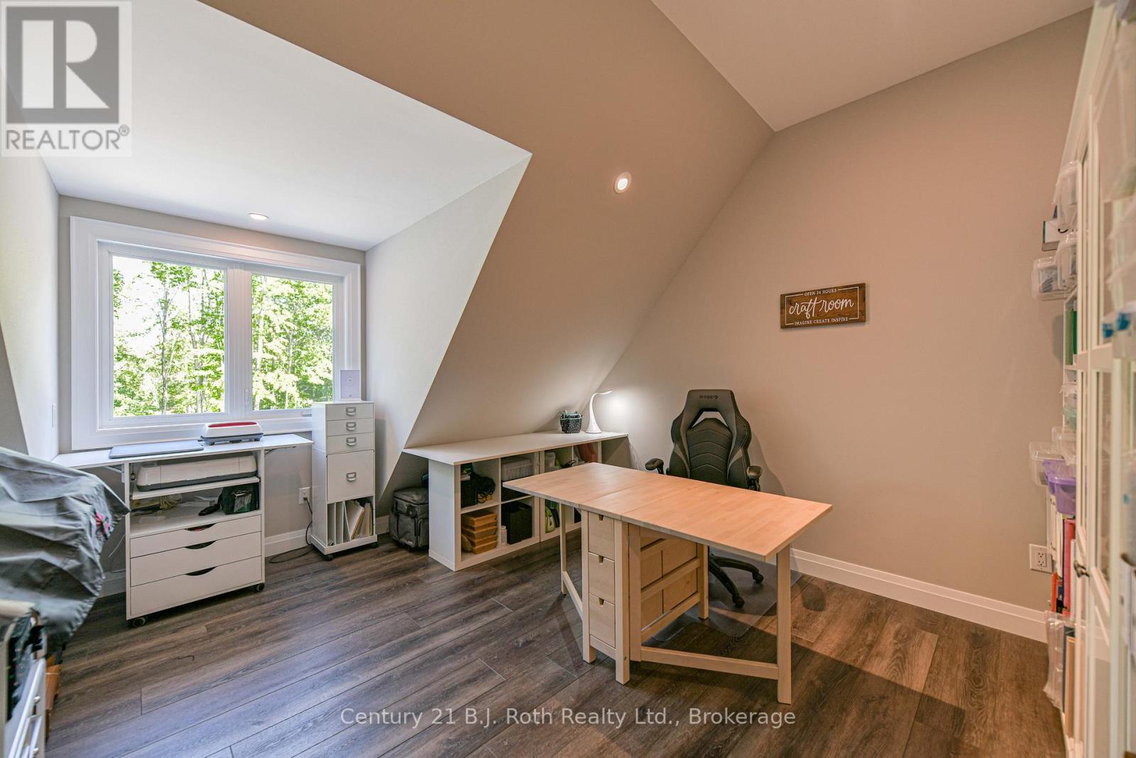 2nd Bedroom used as Craft Paradise - 3082 Fairgrounds Road, Severn, ON - Indoor