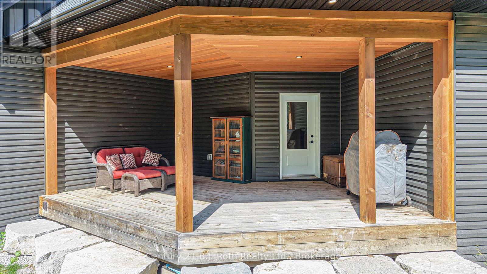 Douglas Fir & Cedar rear Muskoka room - 3082 Fairgrounds Road, Severn, ON - Outdoor With Deck Patio Veranda With Exterior