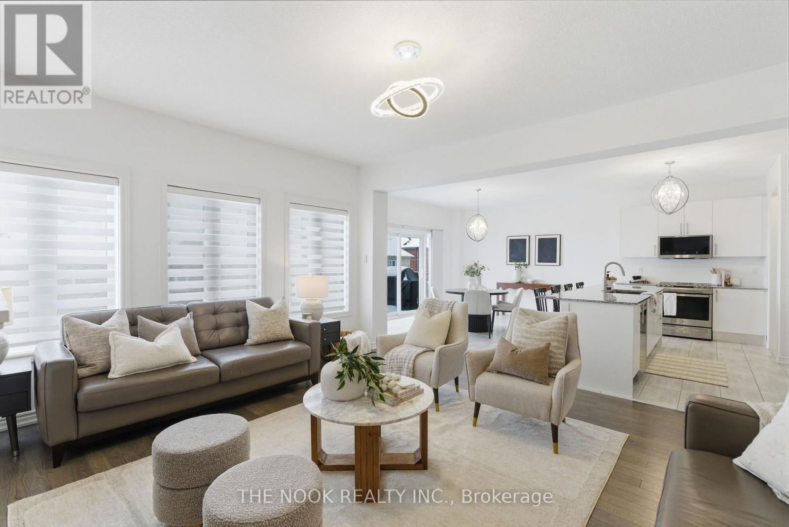 141 Lyle Drive, Clarington (Bowmanville), ON - Indoor Photo Showing Living Room