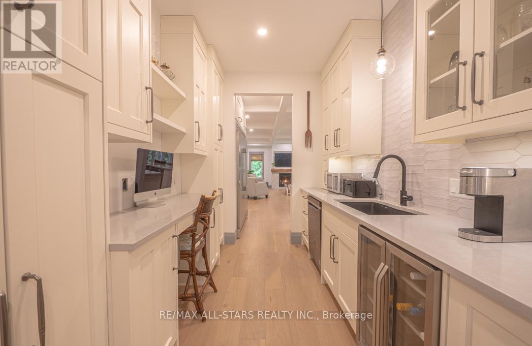 228 Riverside Drive, Kawartha Lakes (Bobcaygeon), ON - Indoor Photo Showing Kitchen