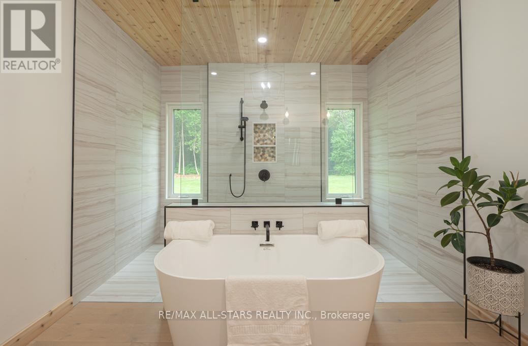 228 Riverside Drive, Kawartha Lakes (Bobcaygeon), ON - Indoor Photo Showing Bathroom