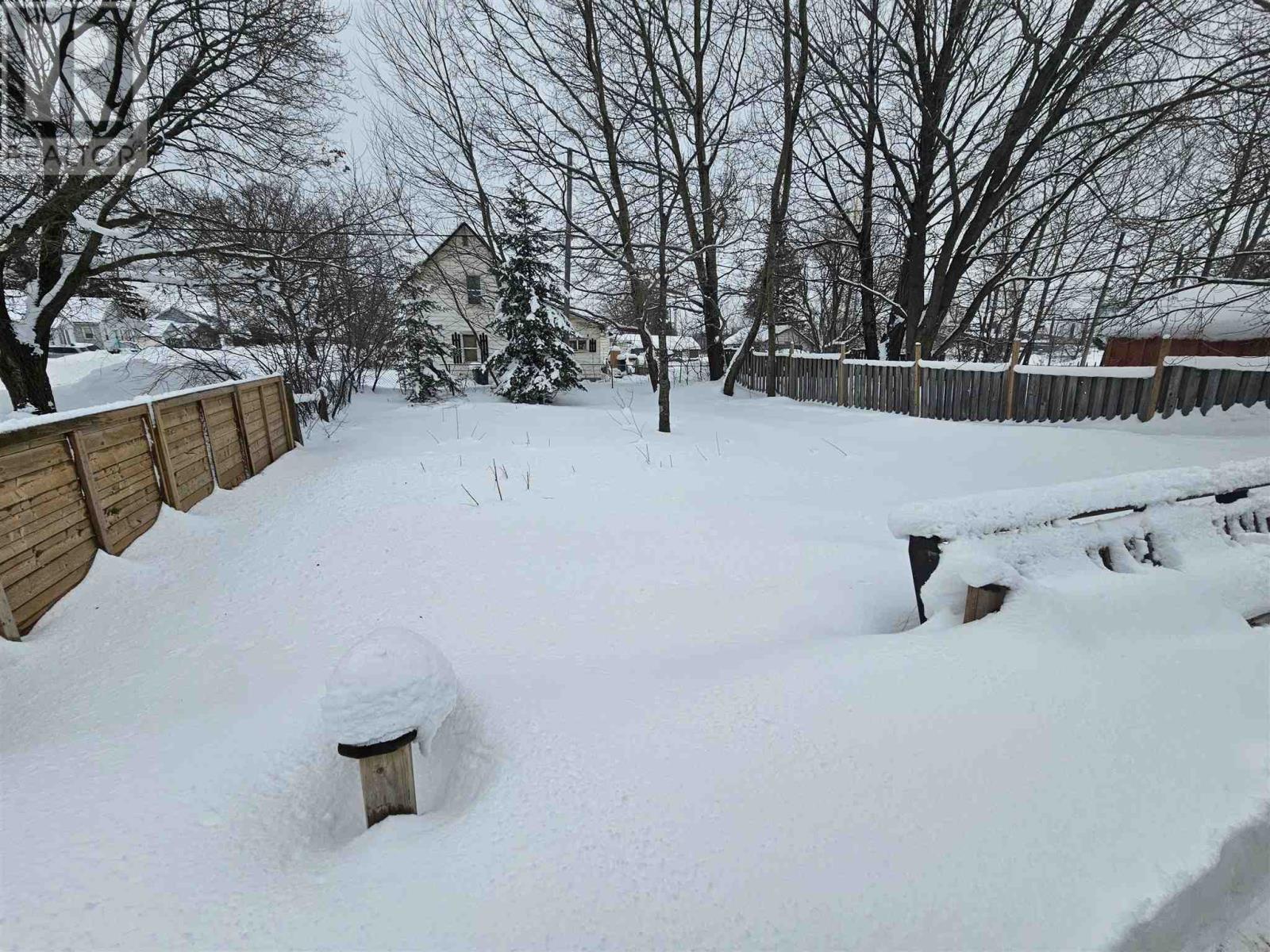 351 Bloor St W, Sault Ste. Marie, ON - Outdoor