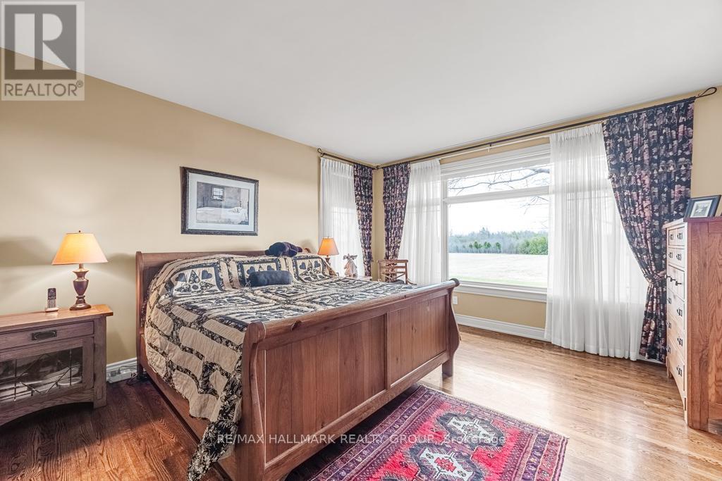 Large Primary Bedroom with W/I Closet - 6980 Mansfield Road, Ottawa, ON - Indoor Photo Showing Bedroom