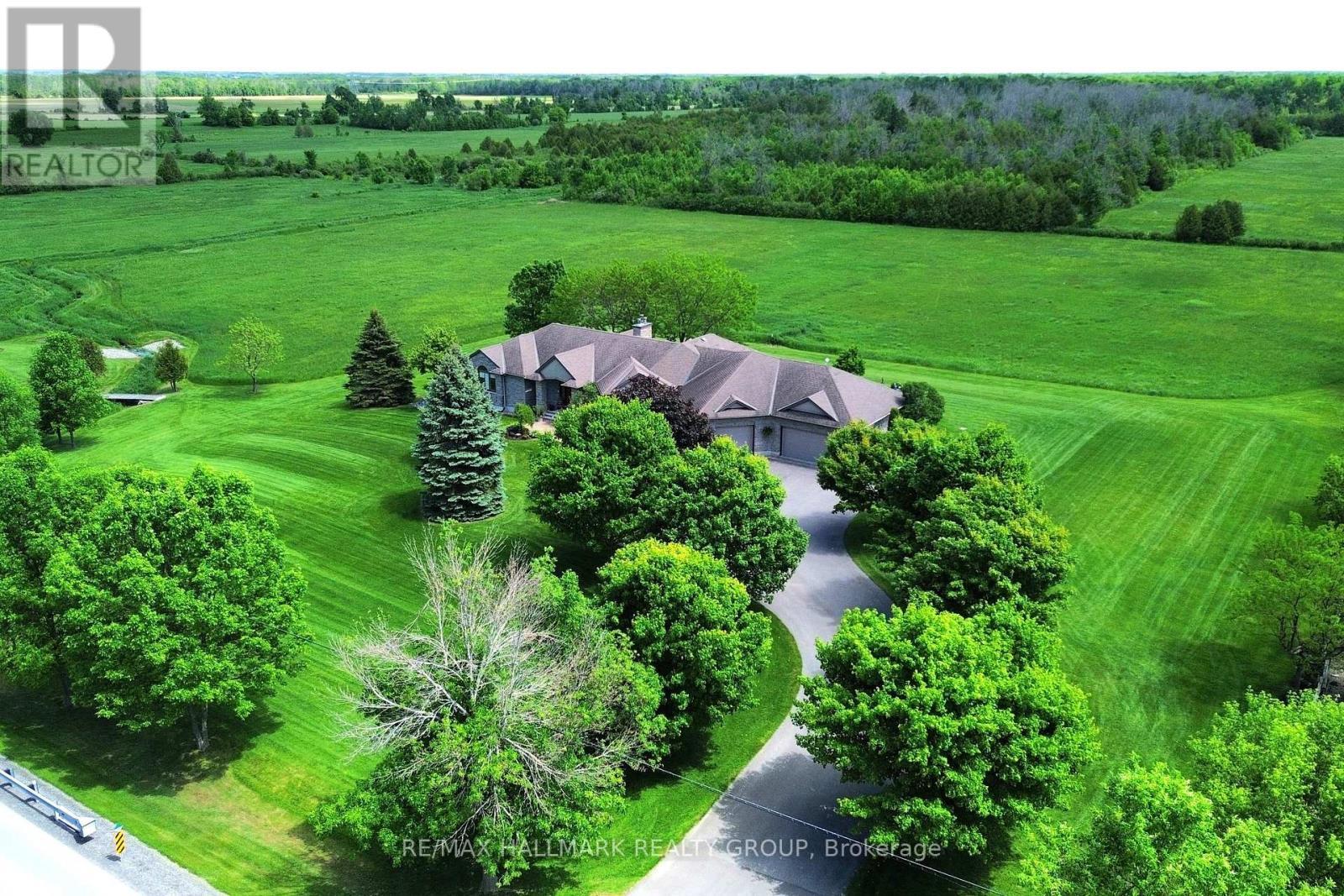 Long Driveway, 3 Car Garage, Private Home - 6980 Mansfield Road, Ottawa, ON - Outdoor
