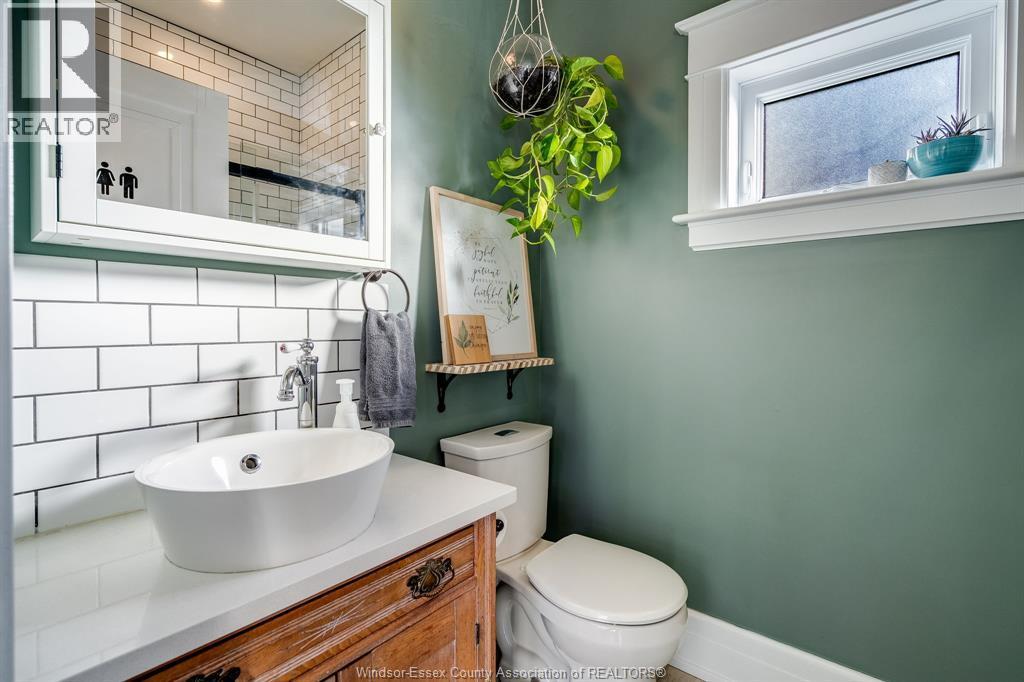 41 Fox Street, Leamington, ON - Indoor Photo Showing Bathroom