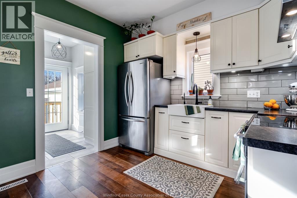 41 Fox Street, Leamington, ON - Indoor Photo Showing Kitchen