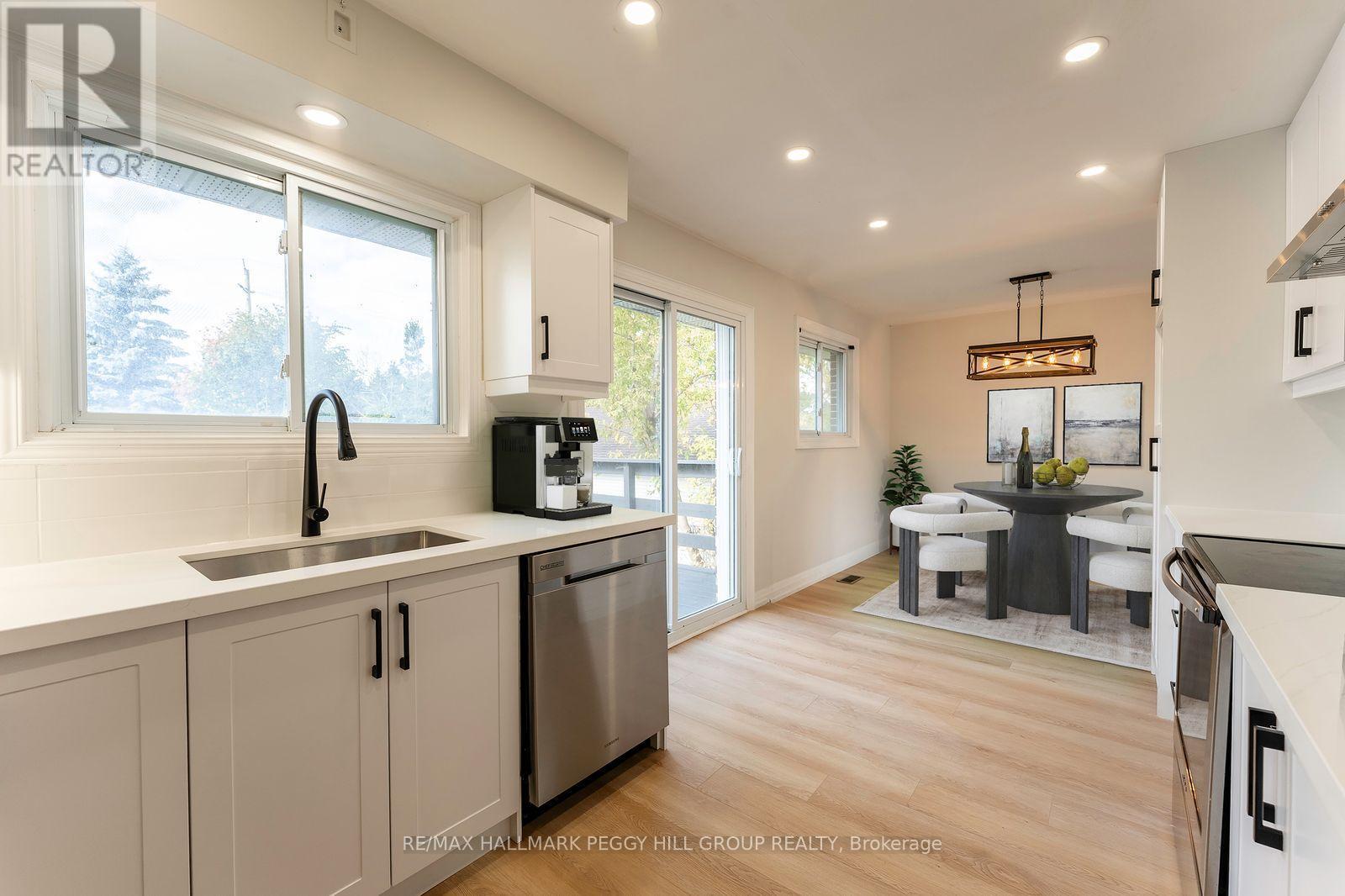262 Duckworth Street, Barrie, ON - Indoor Photo Showing Kitchen
