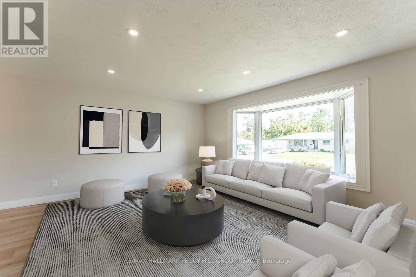 262 Duckworth Street, Barrie, ON - Indoor Photo Showing Living Room