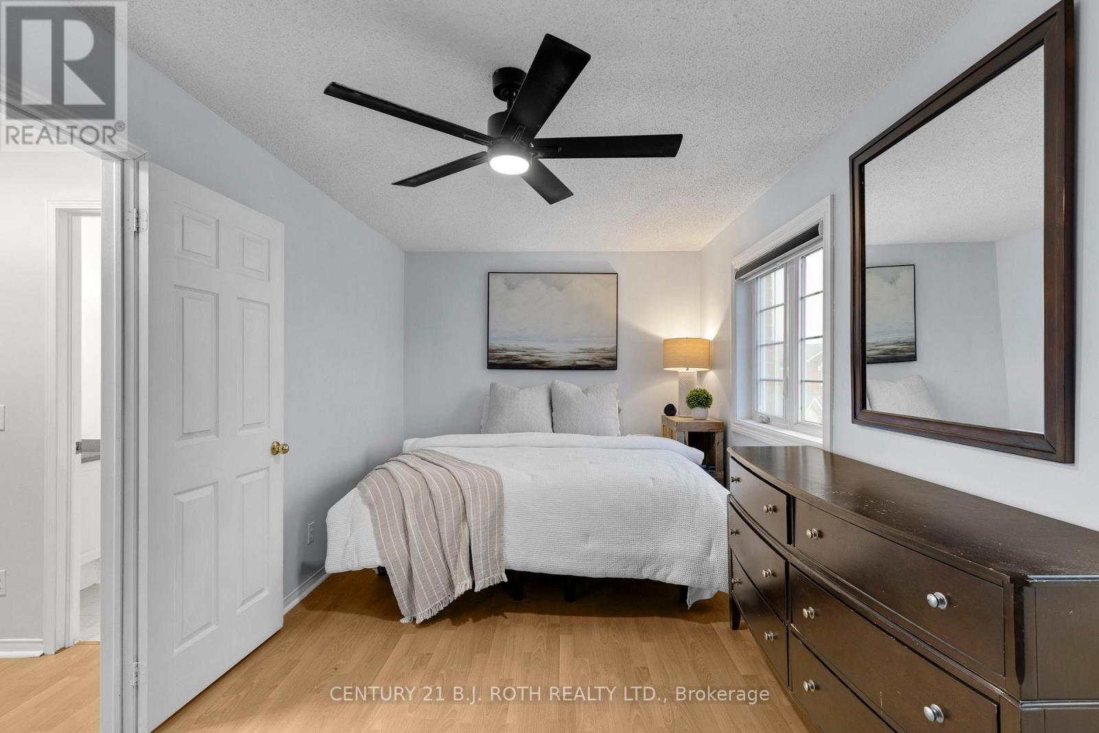 27 Golds Crescent, Barrie, ON - Indoor Photo Showing Bedroom