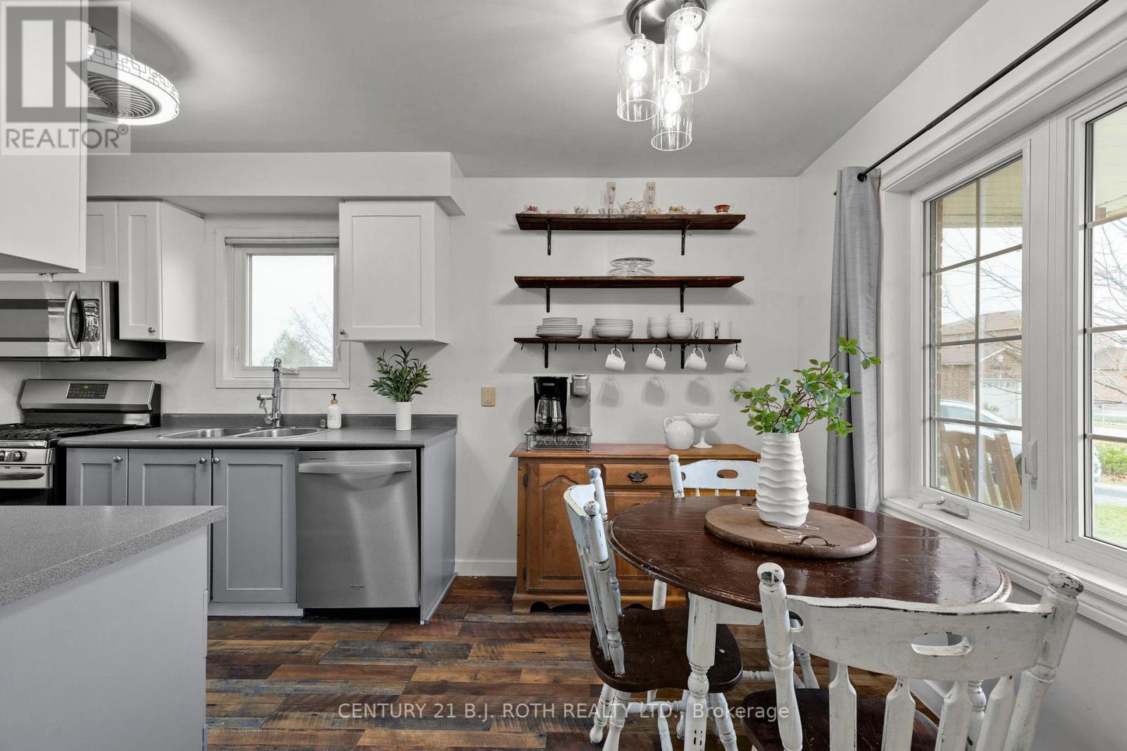 27 Golds Crescent, Barrie, ON - Indoor