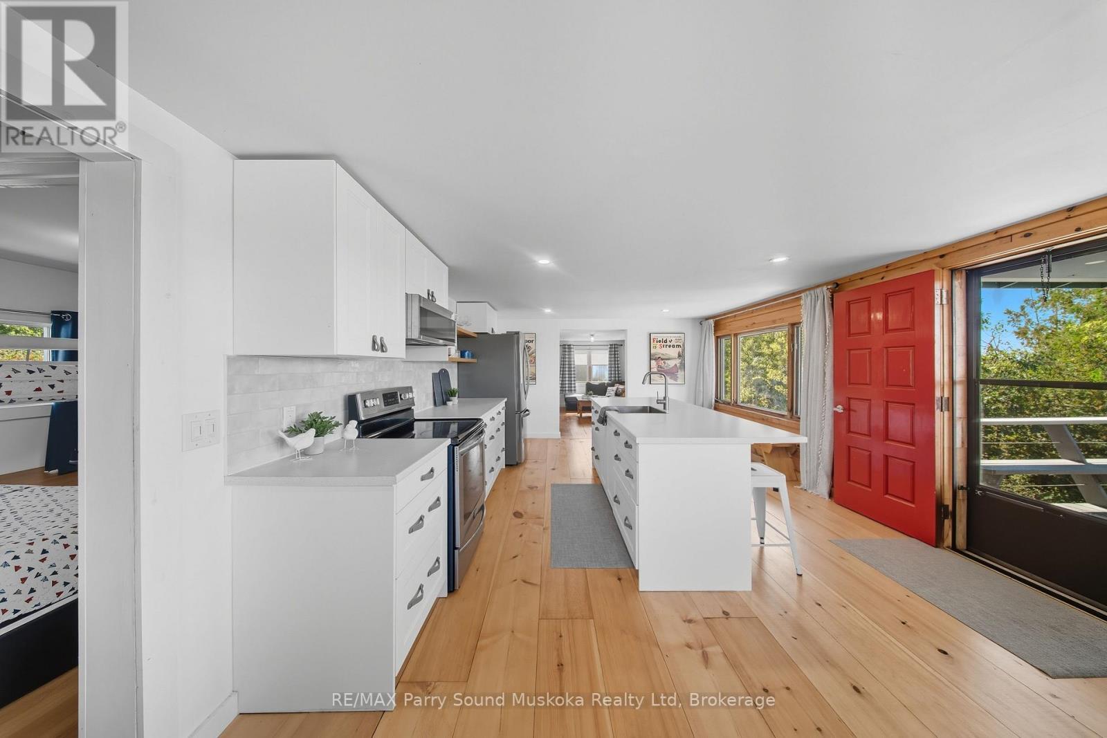 15 Forsyths Road, Carling, ON - Indoor Photo Showing Kitchen With Upgraded Kitchen