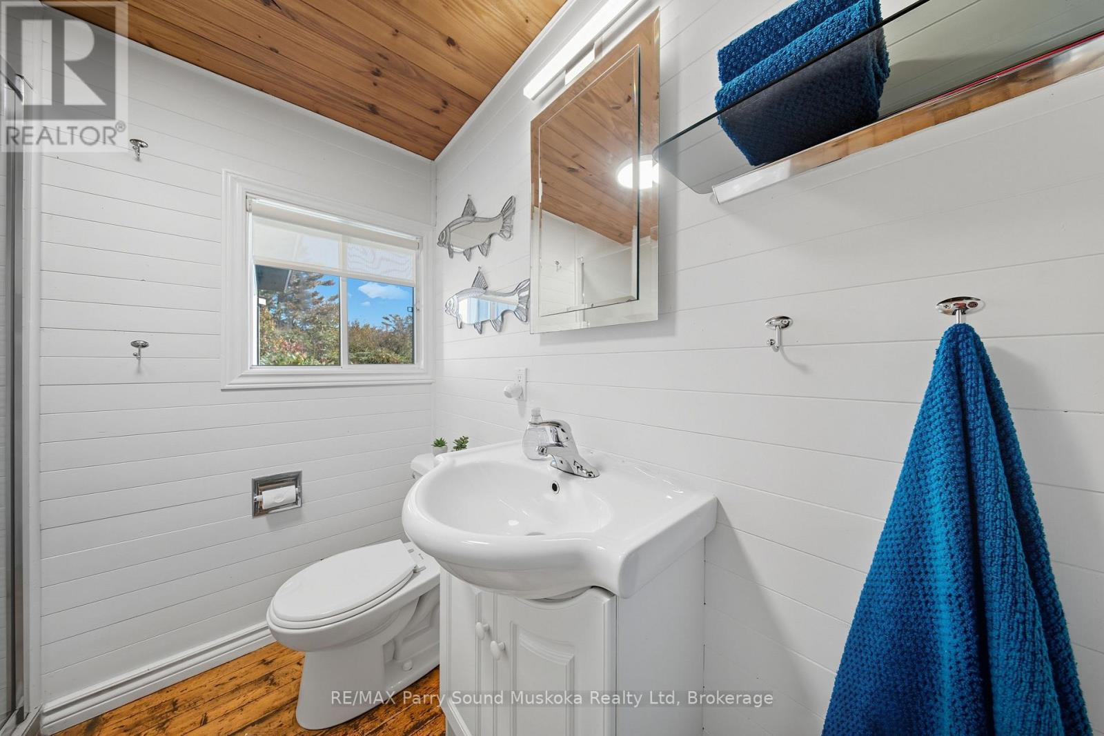 15 Forsyths Road, Carling, ON - Indoor Photo Showing Bathroom