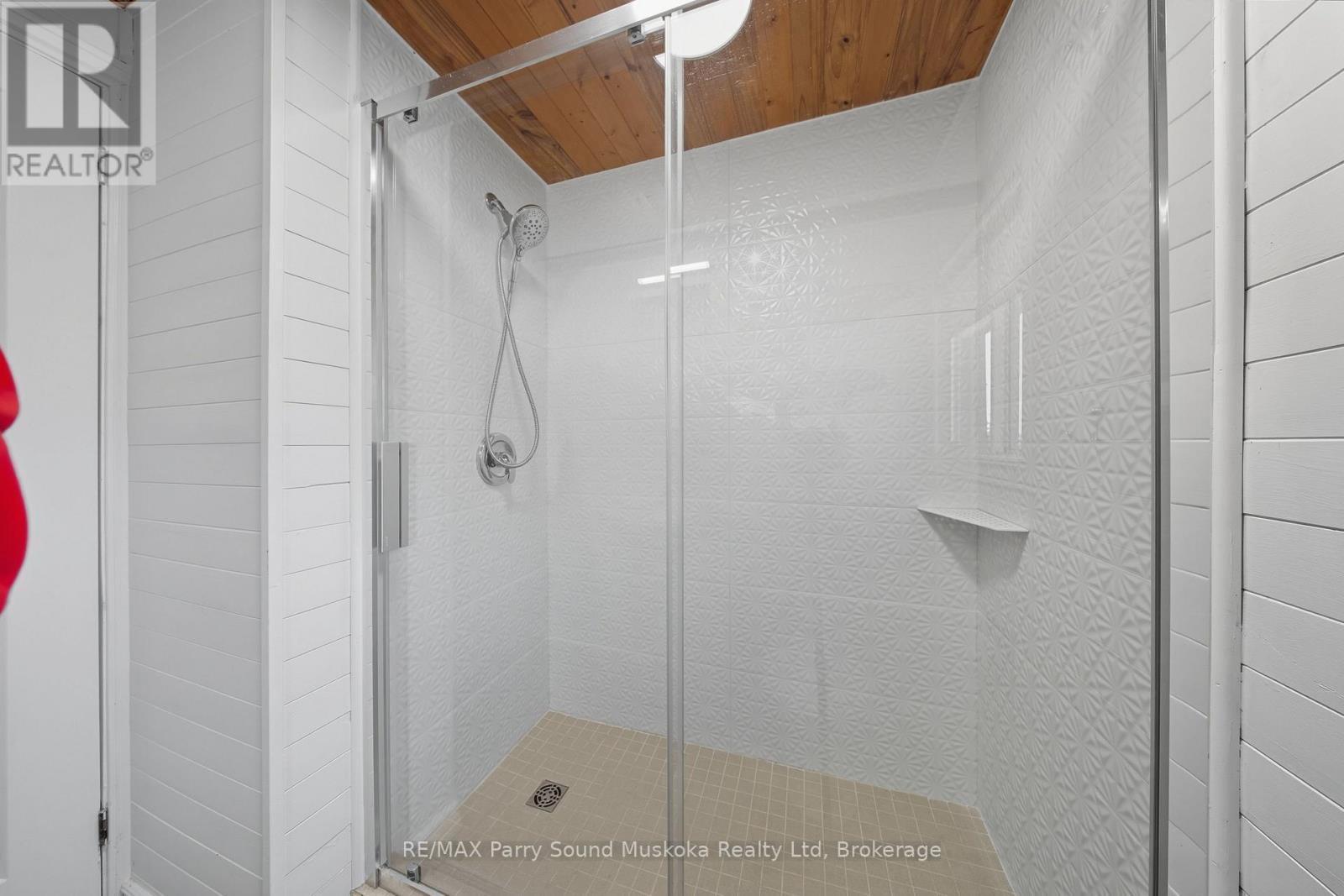 15 Forsyths Road, Carling, ON - Indoor Photo Showing Bathroom