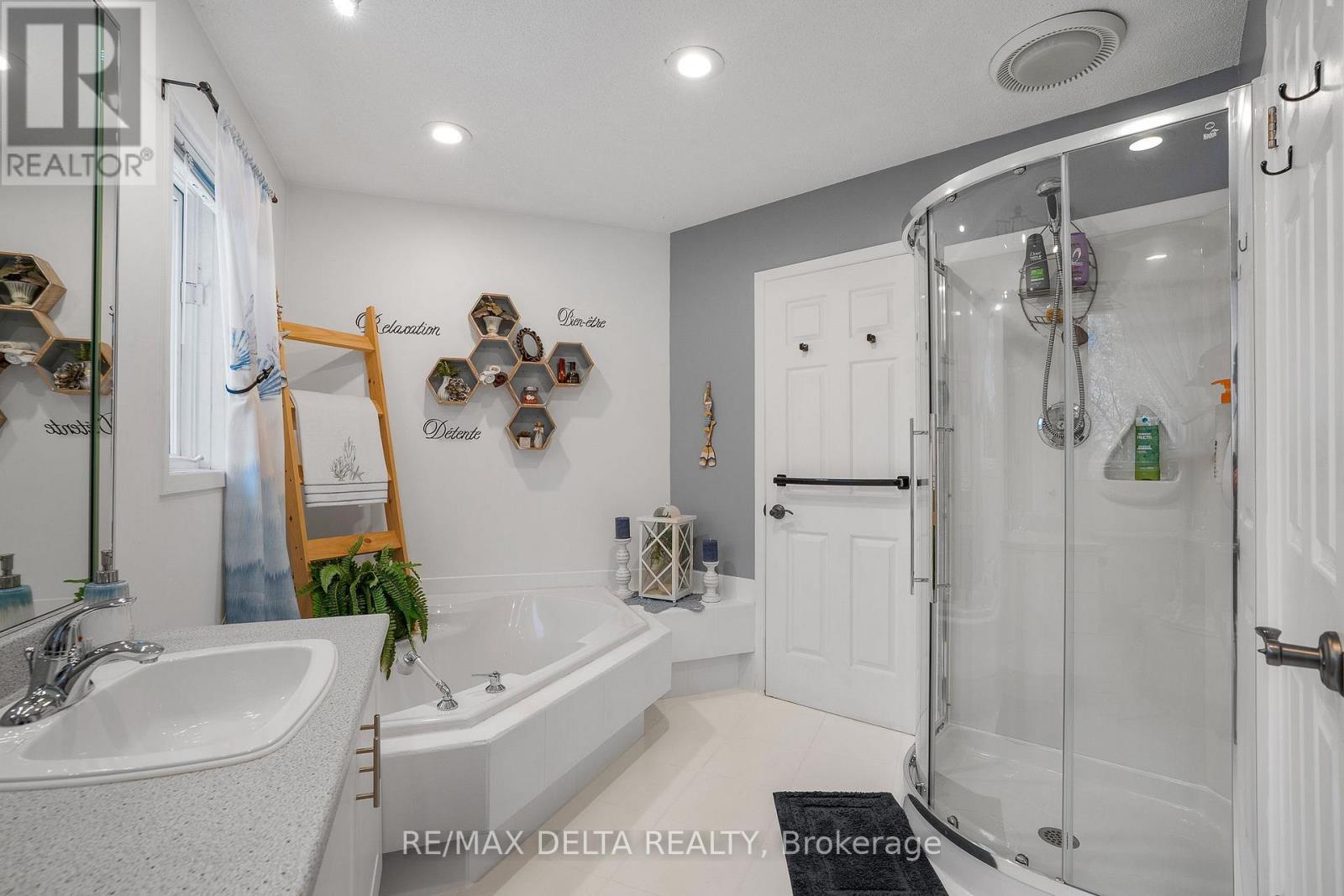 95 Lalande Crescent, Alfred And Plantagenet, ON - Indoor Photo Showing Bathroom
