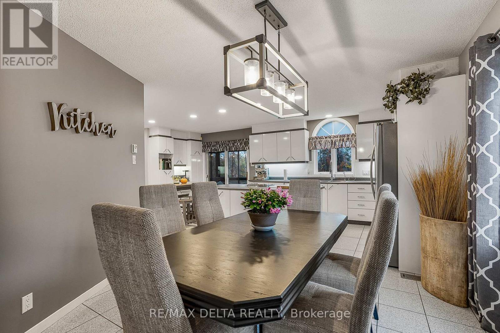 95 Lalande Crescent, Alfred And Plantagenet, ON - Indoor Photo Showing Dining Room