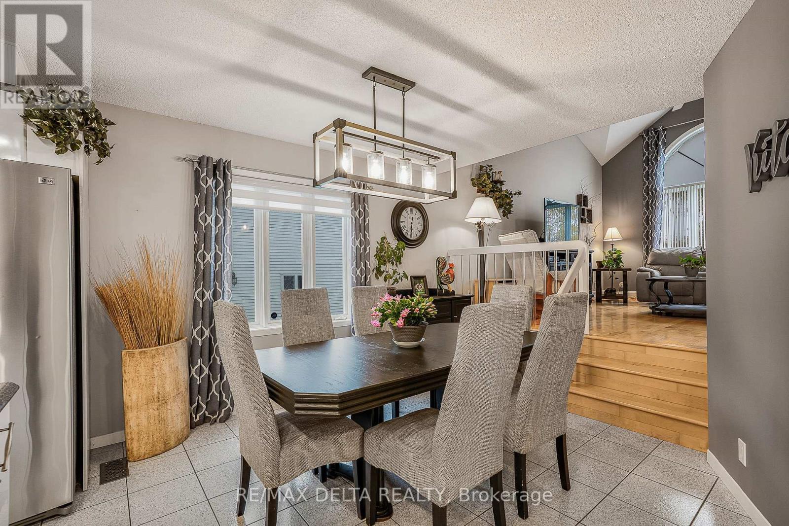95 Lalande Crescent, Alfred And Plantagenet, ON - Indoor Photo Showing Dining Room