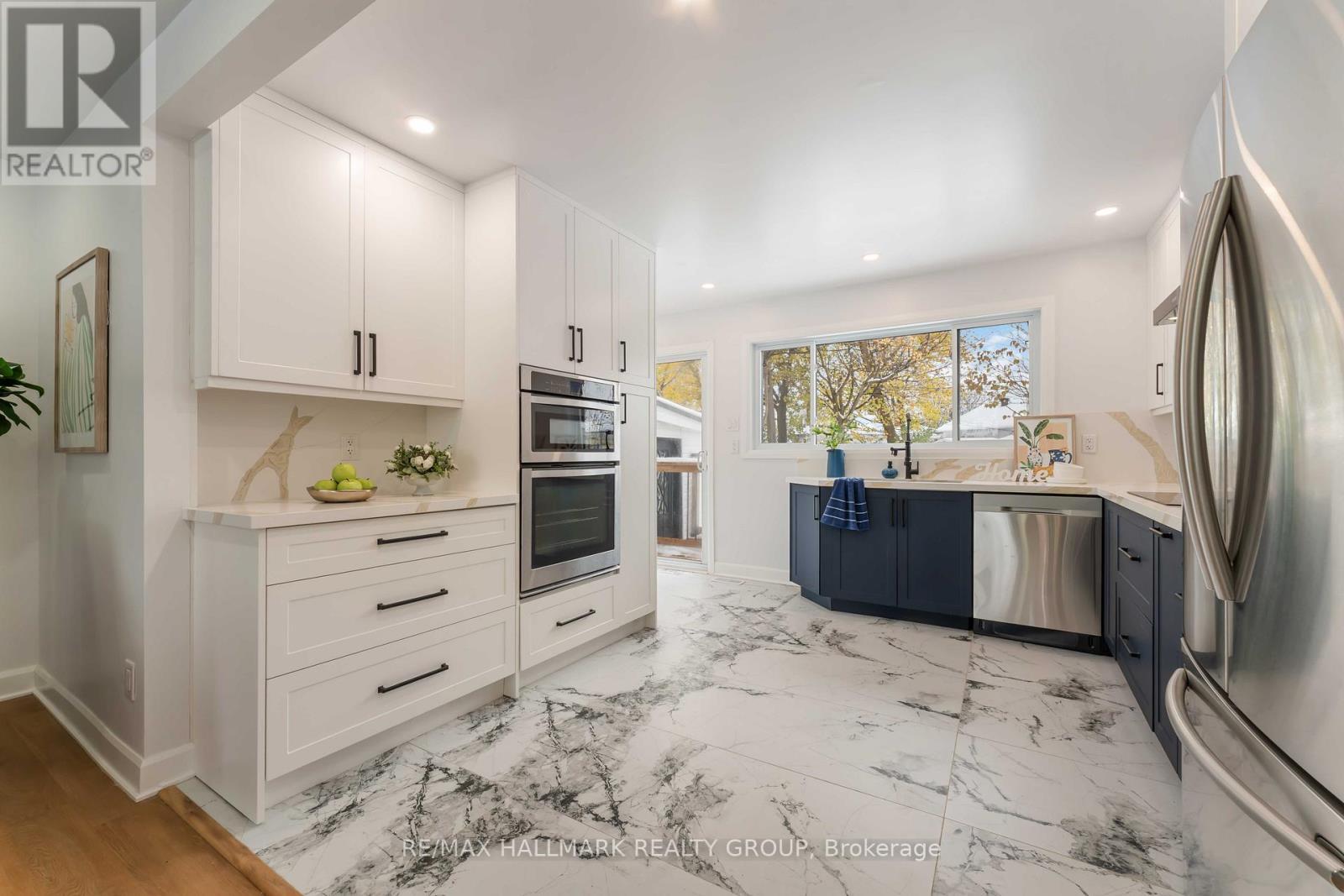 1796 Saunderson Drive, Ottawa, ON - Indoor Photo Showing Kitchen With Upgraded Kitchen