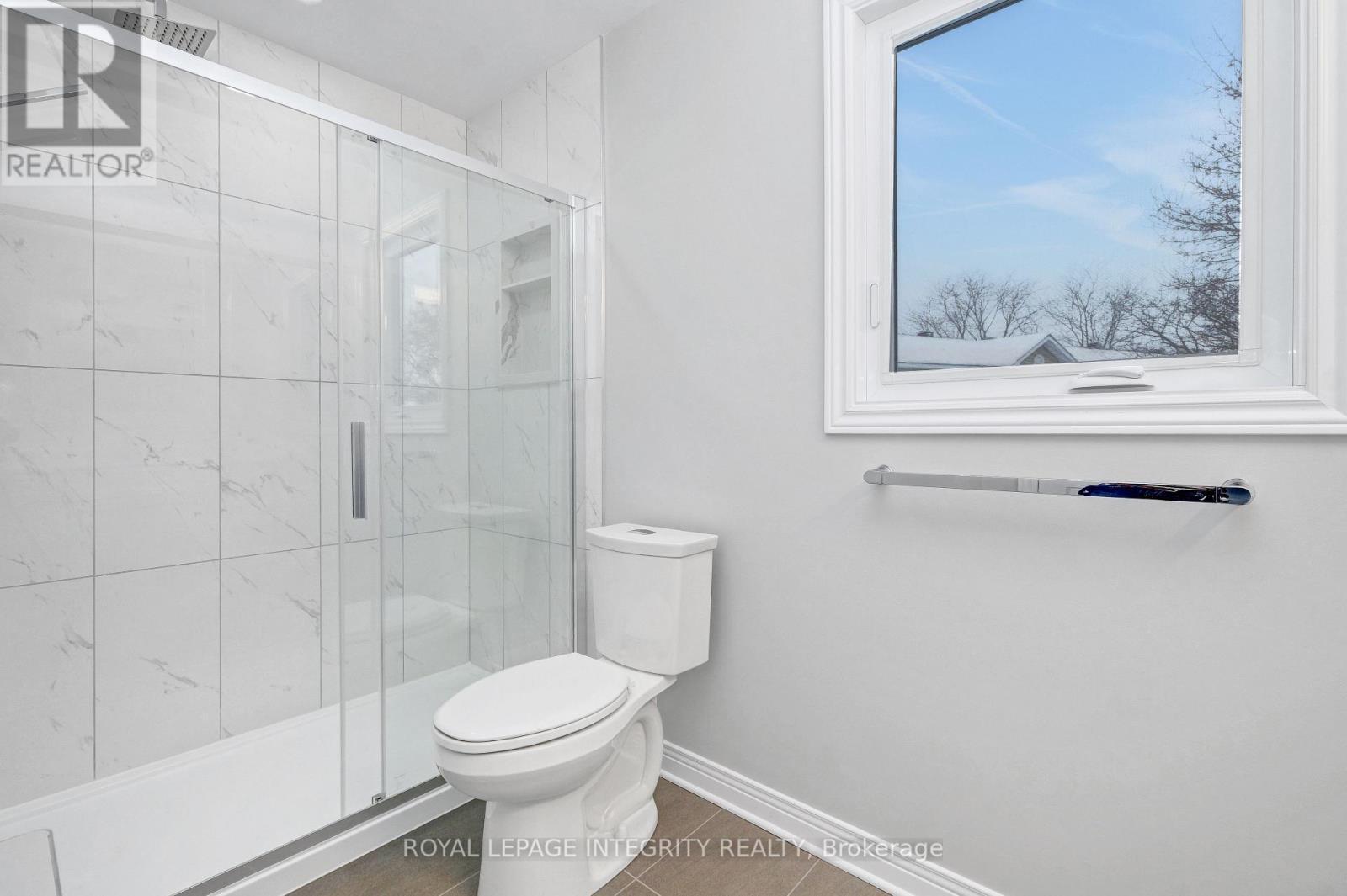 ENSUITE BATHROOM - 2177 Lenester Avenue, Ottawa, ON - Indoor Photo Showing Bathroom