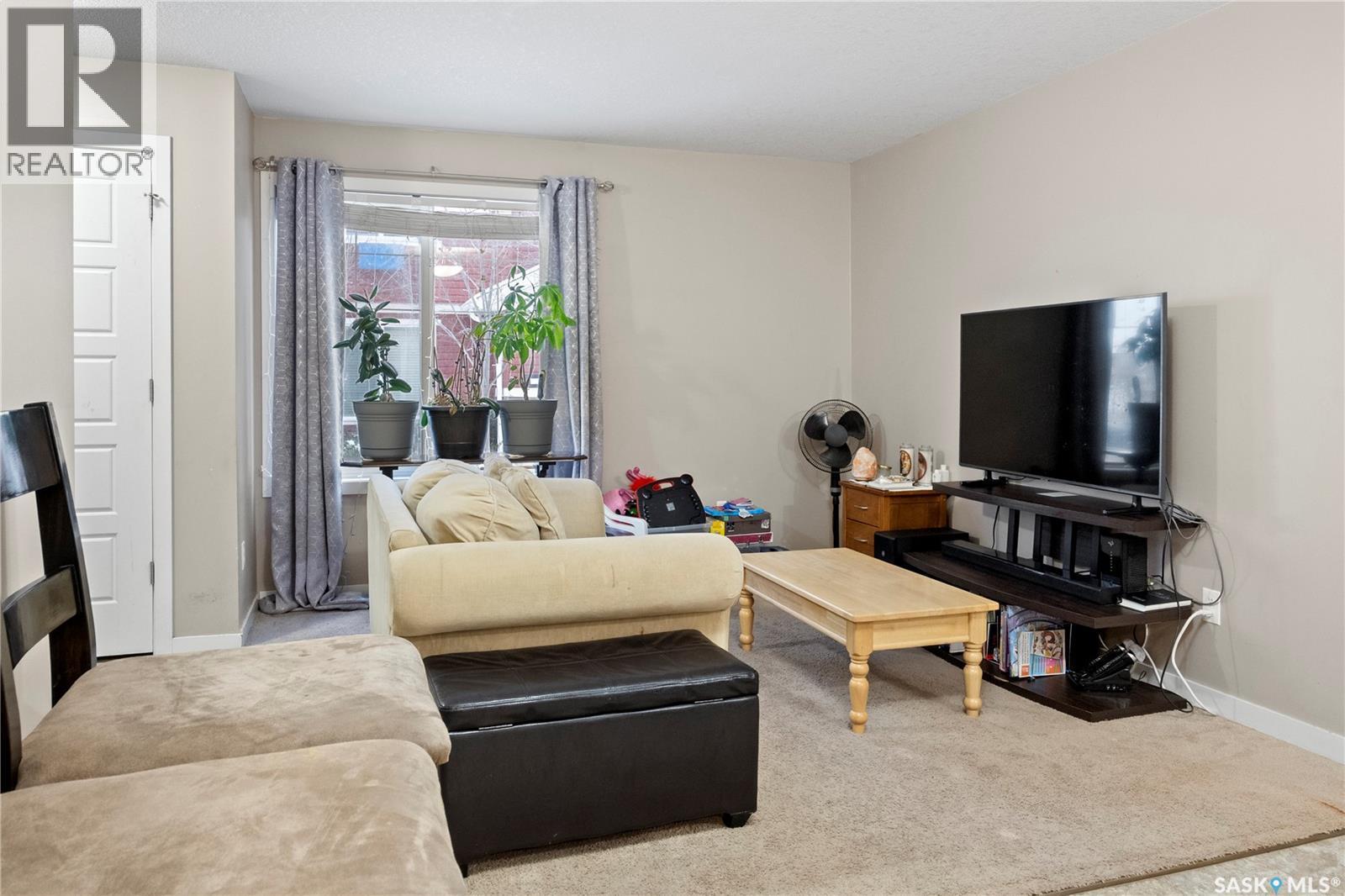62 5612 Gordon Road, Regina, SK - Indoor Photo Showing Living Room