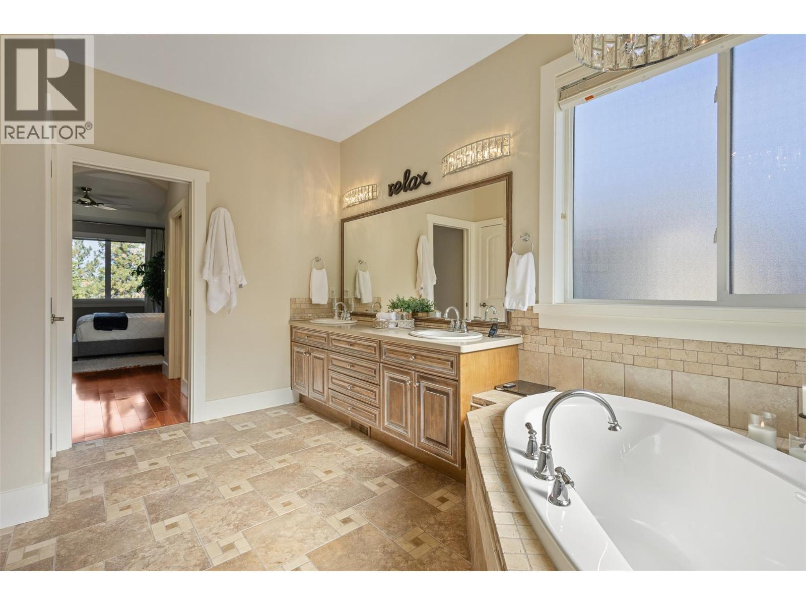 1012 Arbor View Drive, Kelowna, BC - Indoor Photo Showing Bathroom