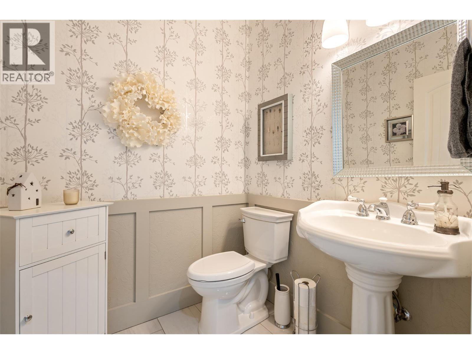 1012 Arbor View Drive, Kelowna, BC - Indoor Photo Showing Bathroom
