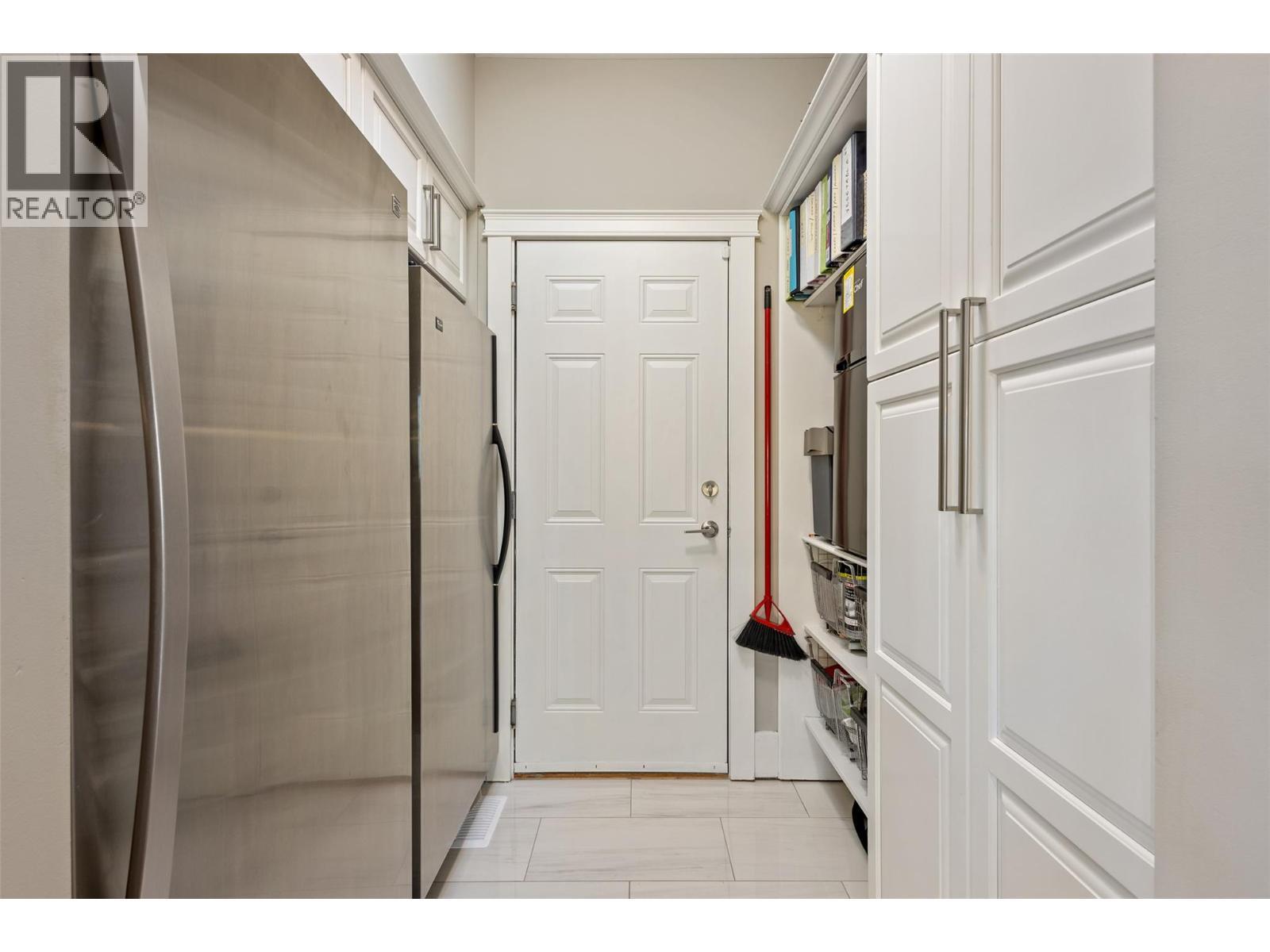 1012 Arbor View Drive, Kelowna, BC - Indoor