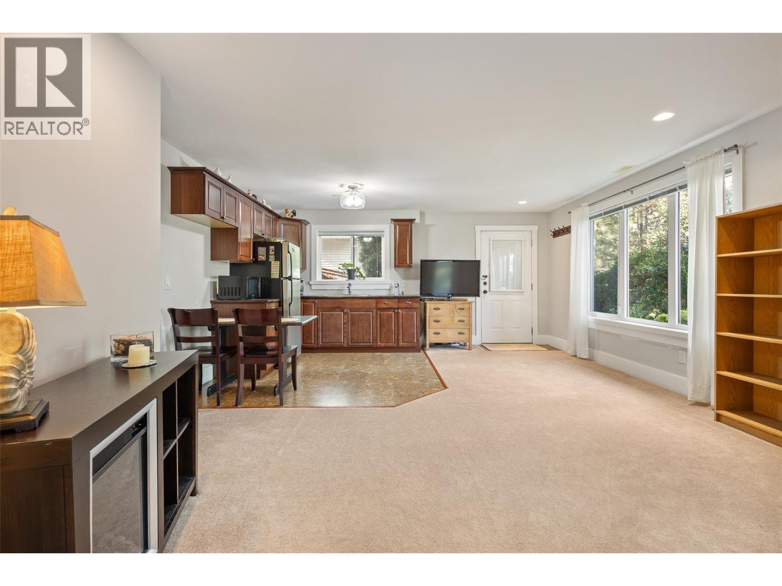 1012 Arbor View Drive, Kelowna, BC - Indoor