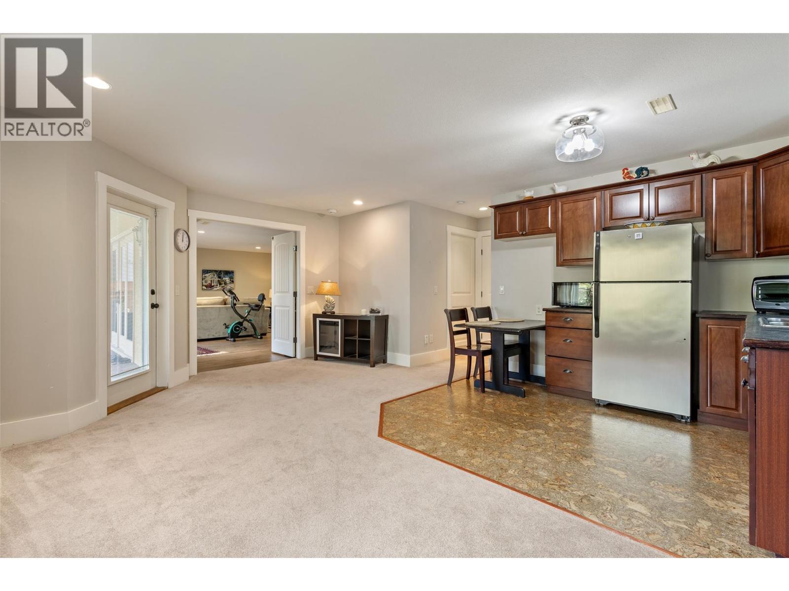 1012 Arbor View Drive, Kelowna, BC - Indoor Photo Showing Kitchen