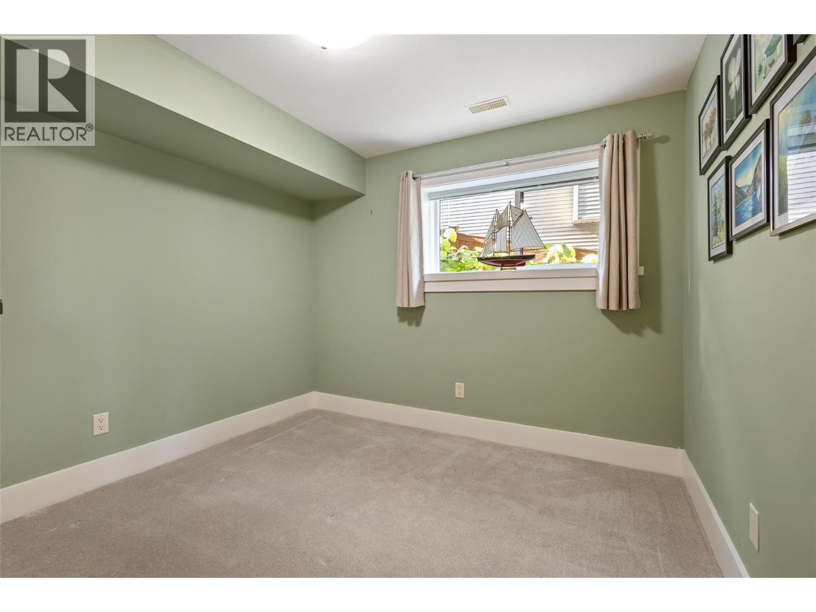 1012 Arbor View Drive, Kelowna, BC - Indoor Photo Showing Other Room