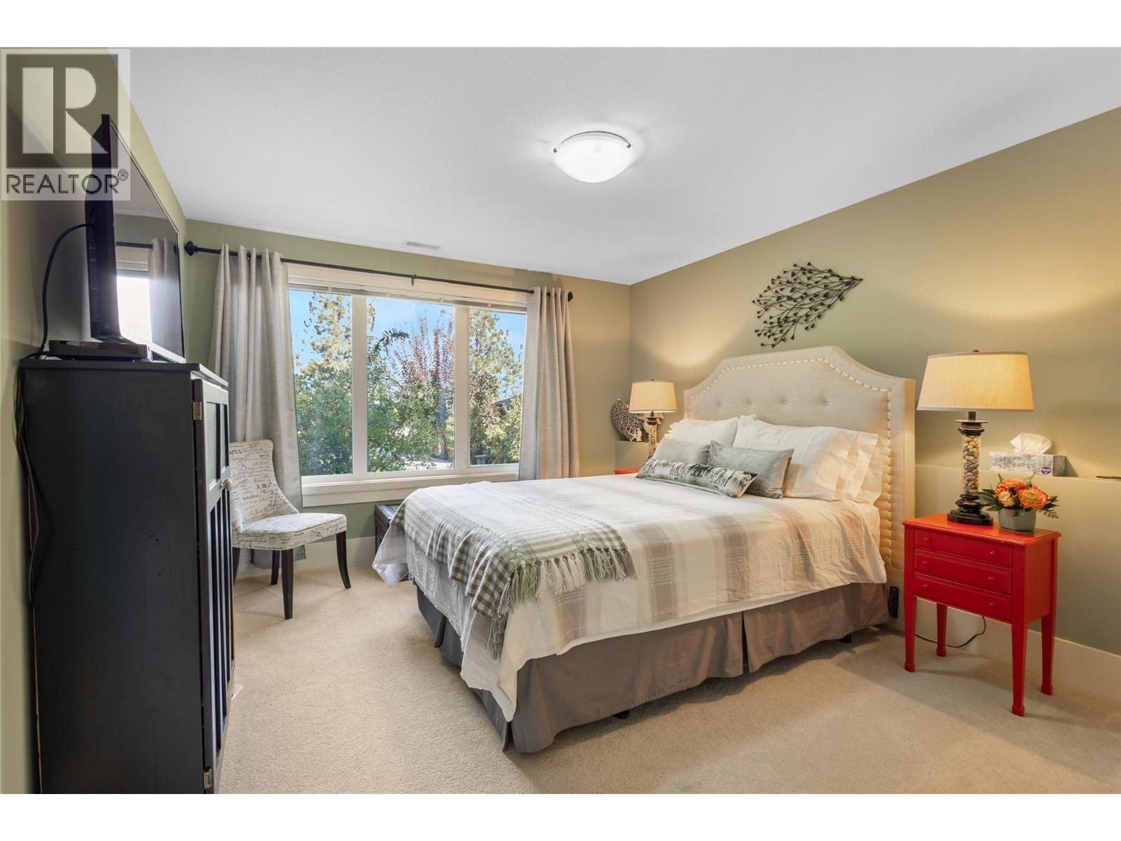 1012 Arbor View Drive, Kelowna, BC - Indoor Photo Showing Bedroom