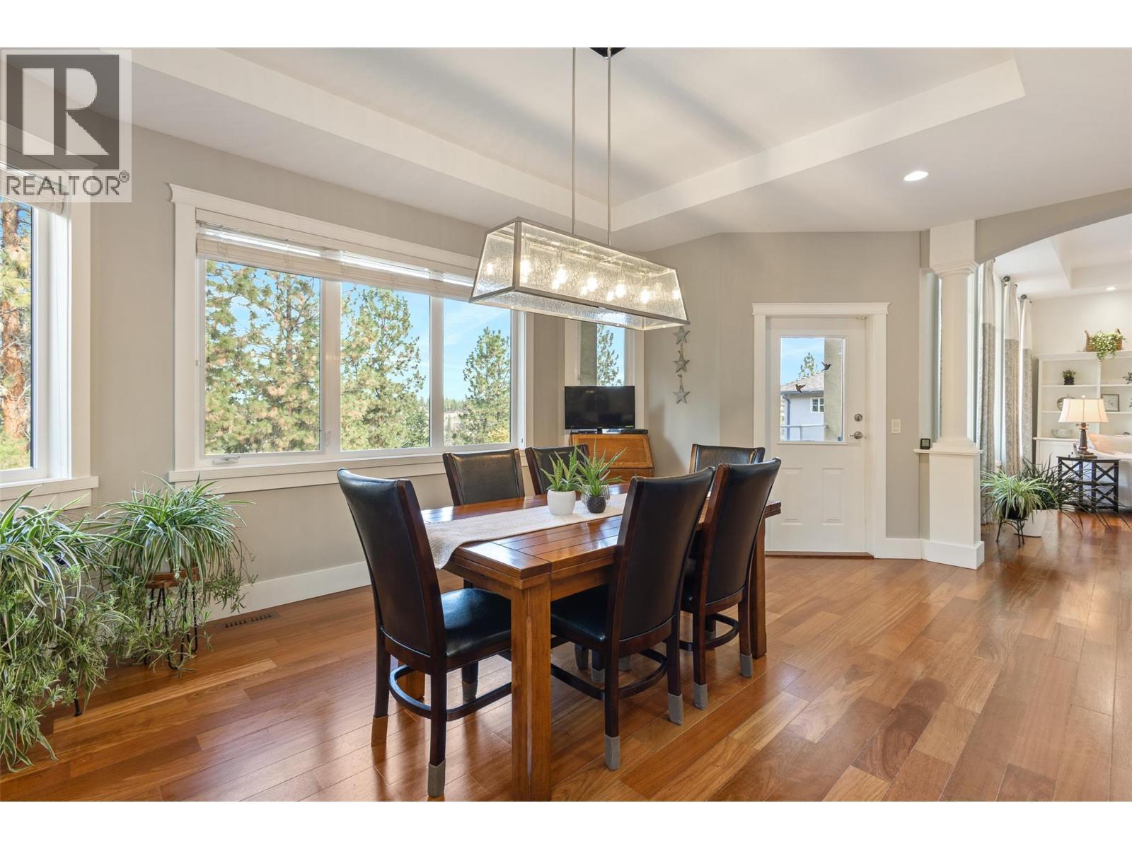 1012 Arbor View Drive, Kelowna, BC - Indoor Photo Showing Dining Room