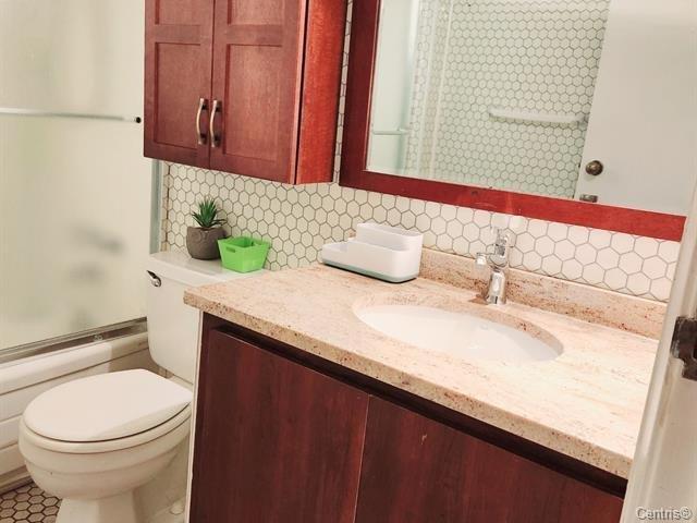Bathroom - 1590 Rue Louis-Carrier, Montréal (Ahuntsic-Cartierville), QC - Indoor Photo Showing Bathroom