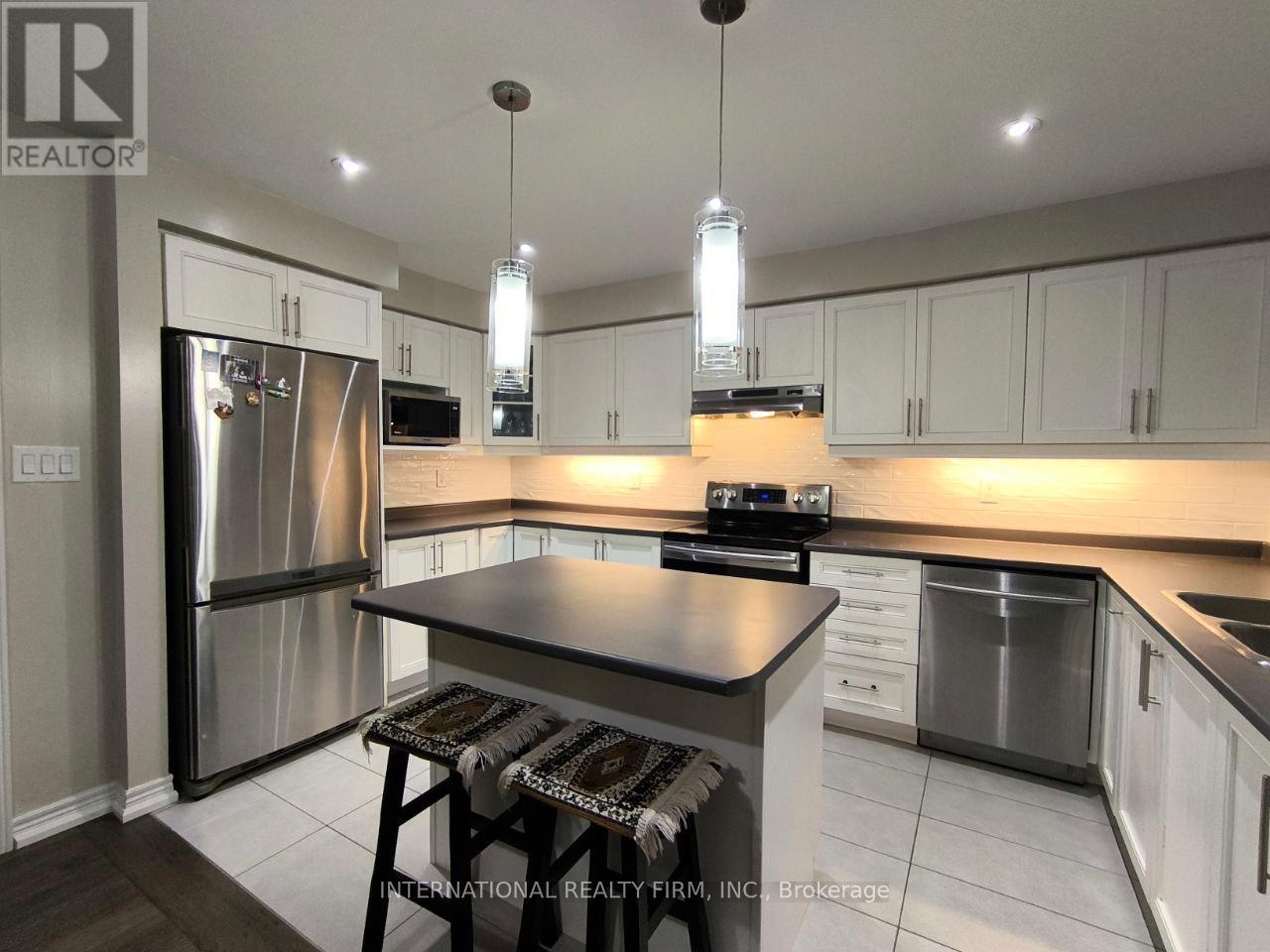 110 Swenson Street, New Tecumseth, ON - Indoor Photo Showing Kitchen