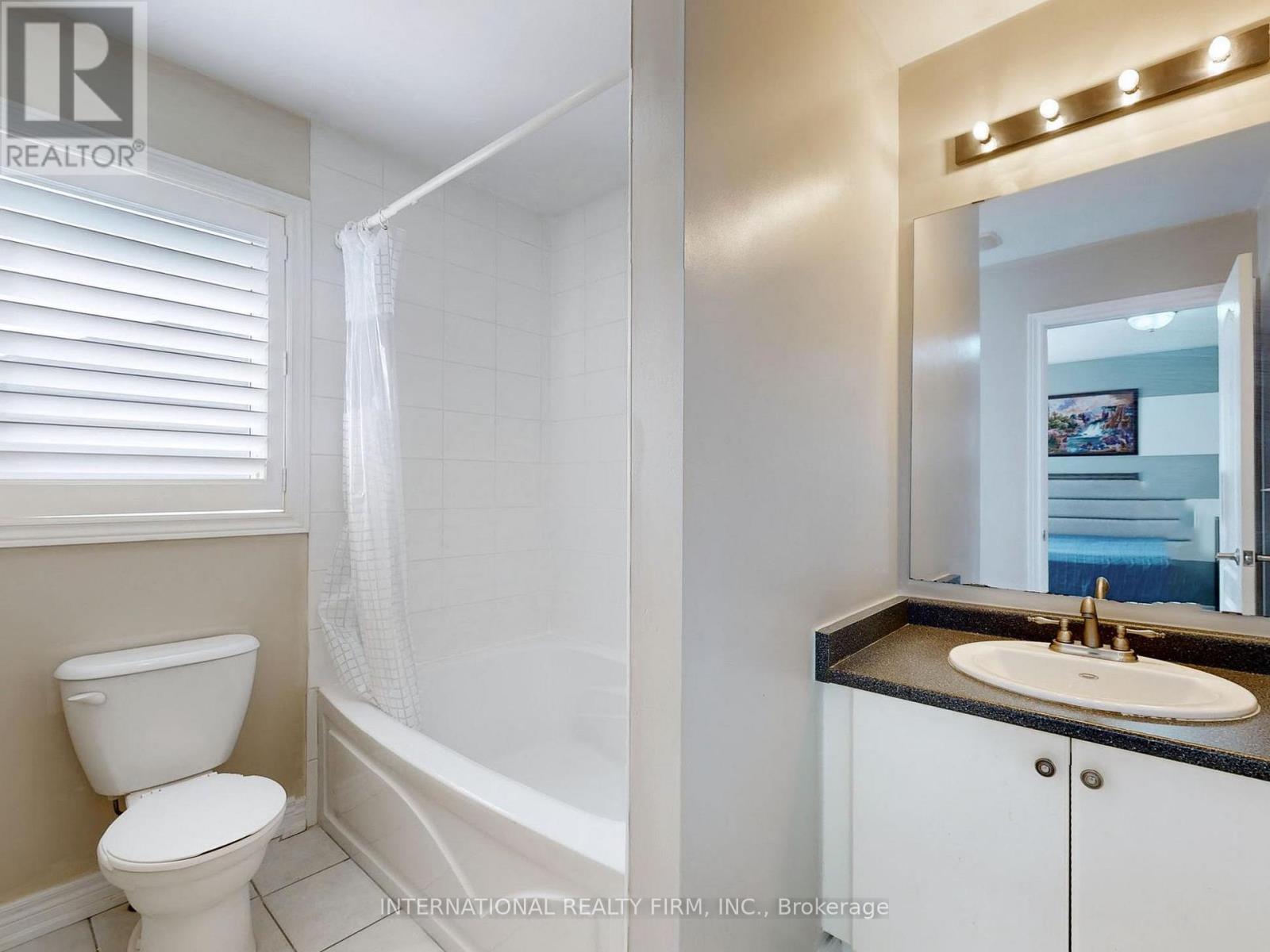 4 pcs ensuite with enlarged bath tub - 110 Swenson Street, New Tecumseth, ON - Indoor Photo Showing Bathroom