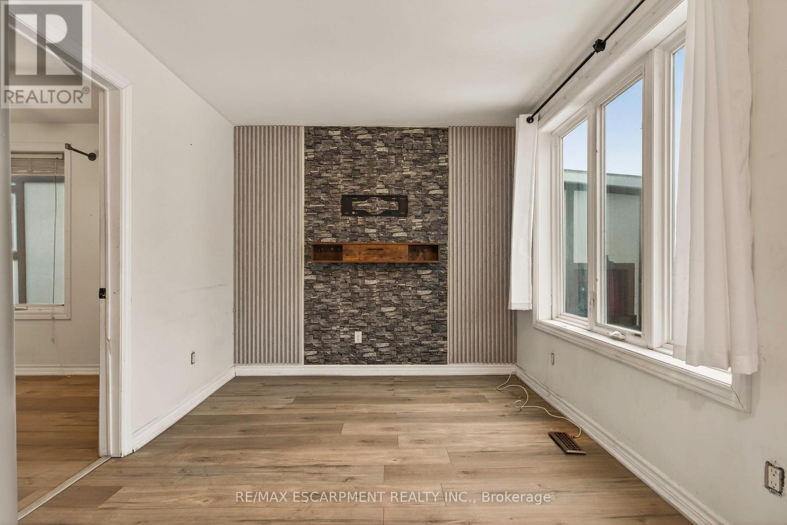 218 East 8Th Street, Hamilton, ON - Indoor Photo Showing Other Room