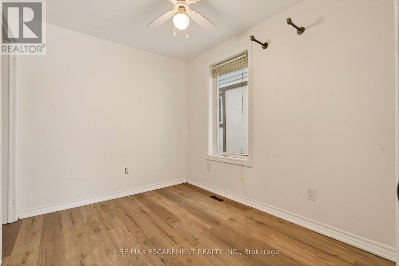 218 East 8Th Street, Hamilton, ON - Indoor Photo Showing Other Room