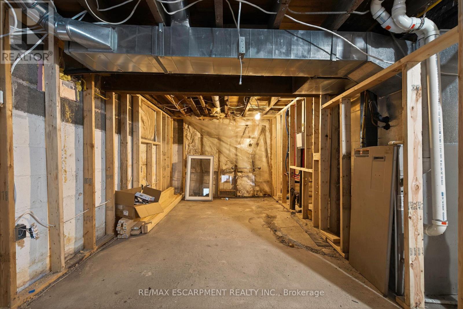 218 East 8Th Street, Hamilton, ON - Indoor Photo Showing Basement