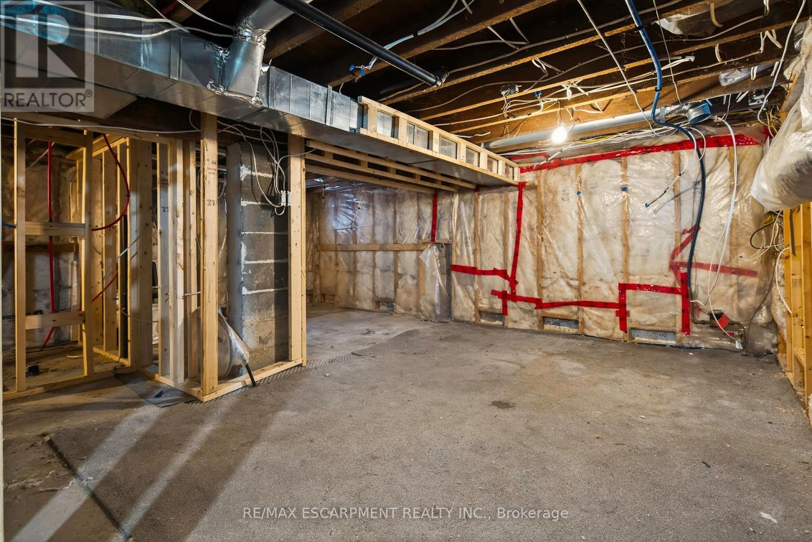 218 East 8Th Street, Hamilton, ON - Indoor Photo Showing Basement