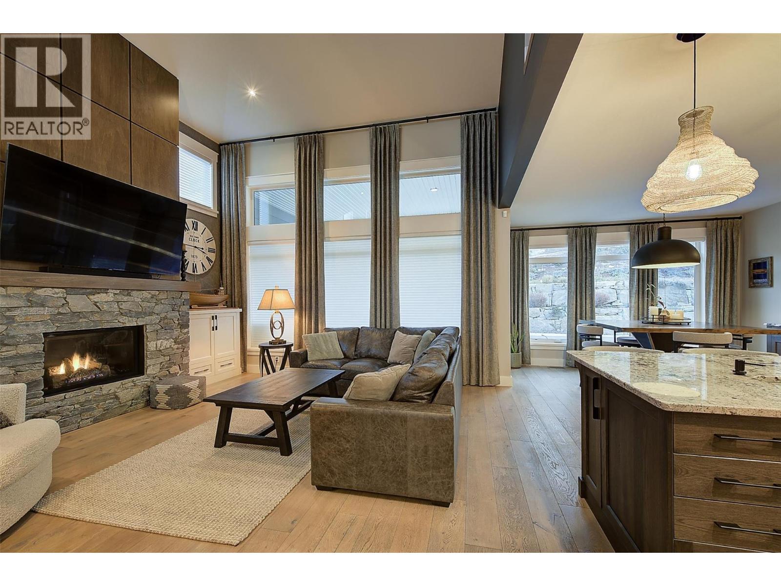 5499 Mountainside Drive, Kelowna, BC - Indoor Photo Showing Living Room With Fireplace