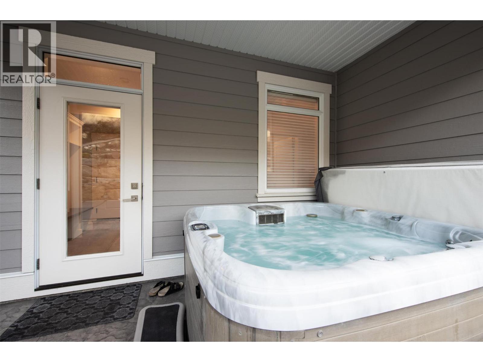 5499 Mountainside Drive, Kelowna, BC - Outdoor With Exterior