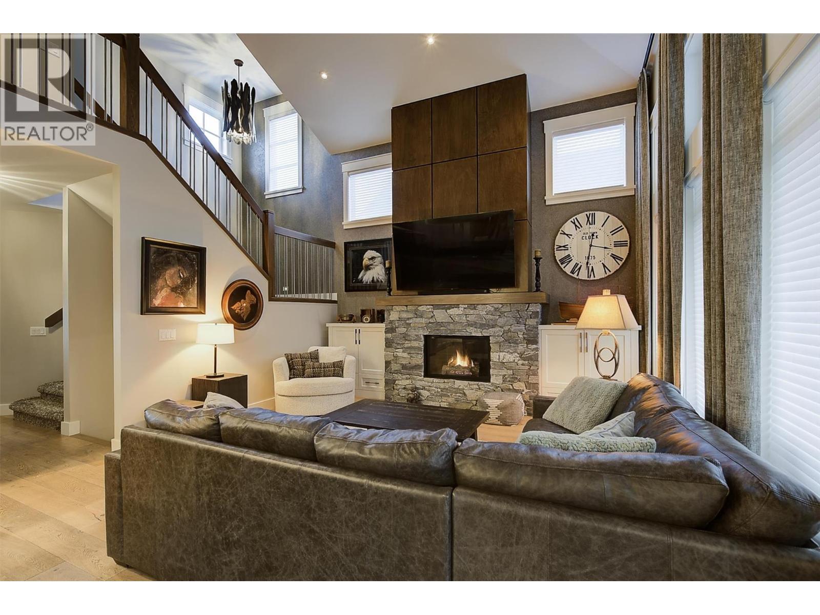 5499 Mountainside Drive, Kelowna, BC - Indoor Photo Showing Living Room With Fireplace