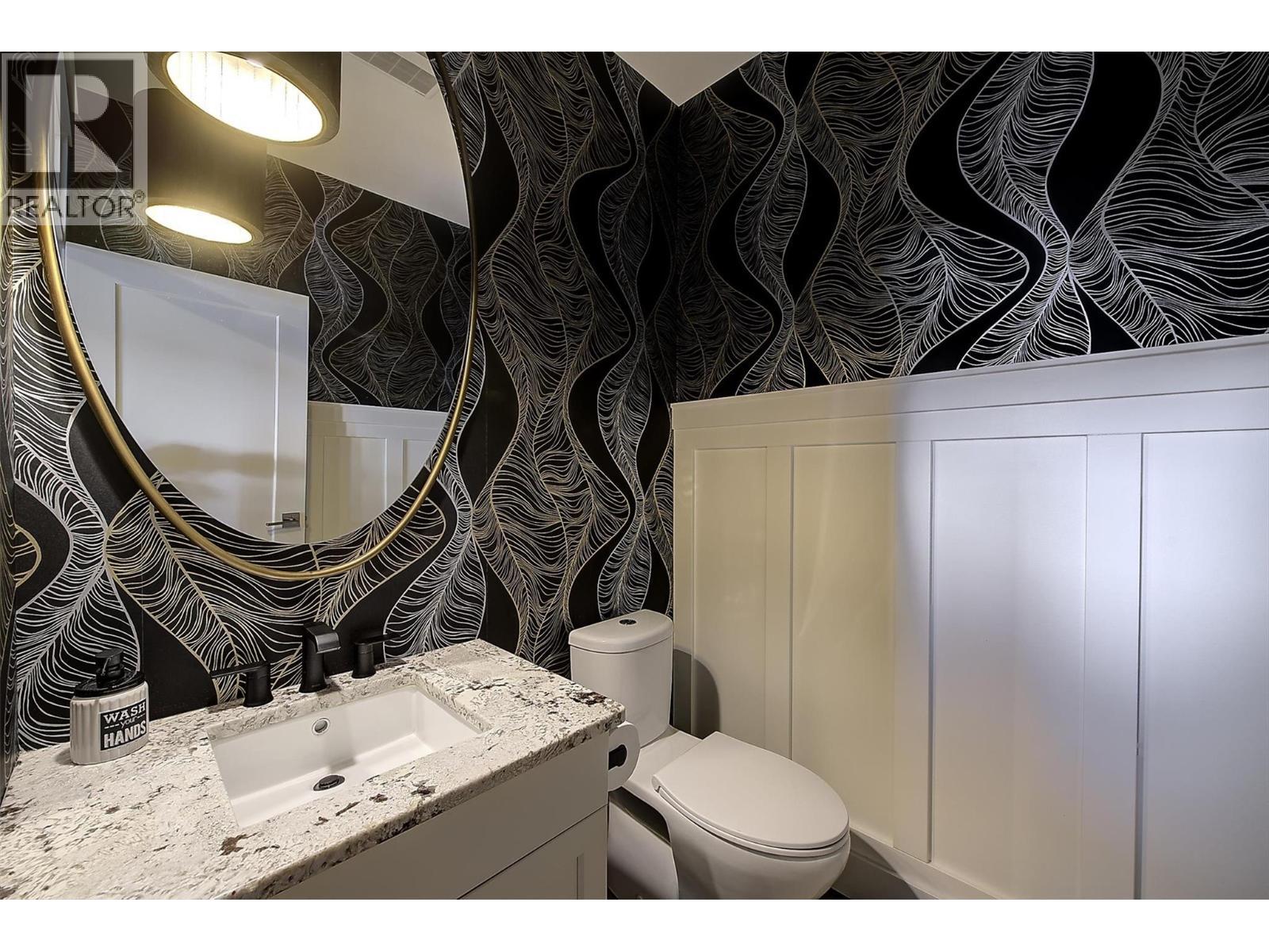 5499 Mountainside Drive, Kelowna, BC - Indoor Photo Showing Bathroom